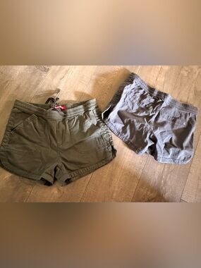 2 pair of UNIONBAY Casual Shorts with Red Brand Tab